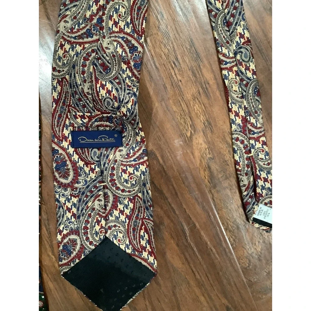 2 Oscar De La Renta  Men's Silk Tie Made in USA